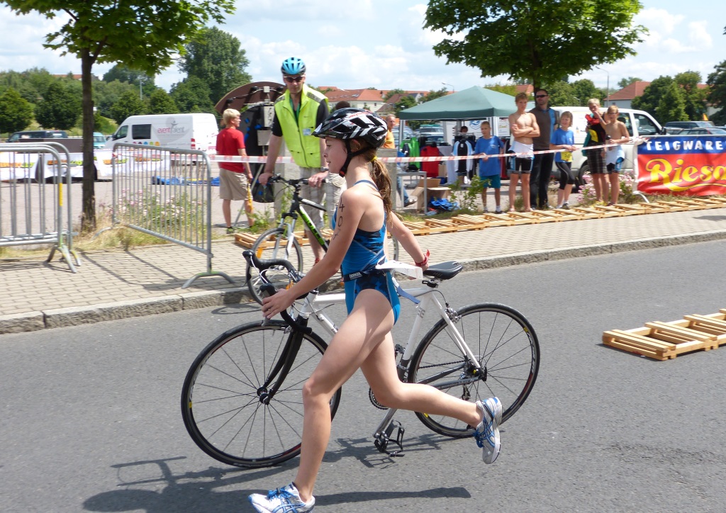 Maxime auf dem Weg zur "kleinen Fahrradstrecke"...