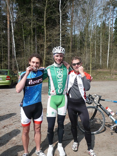 die glorreichen drei - man beachte Max schmucke Medaille! die glorreichen drei - man beachte Max schmucke Medaille!